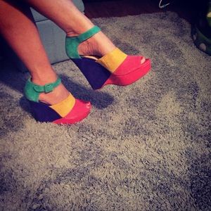 Gianni Bini colorblock wedge